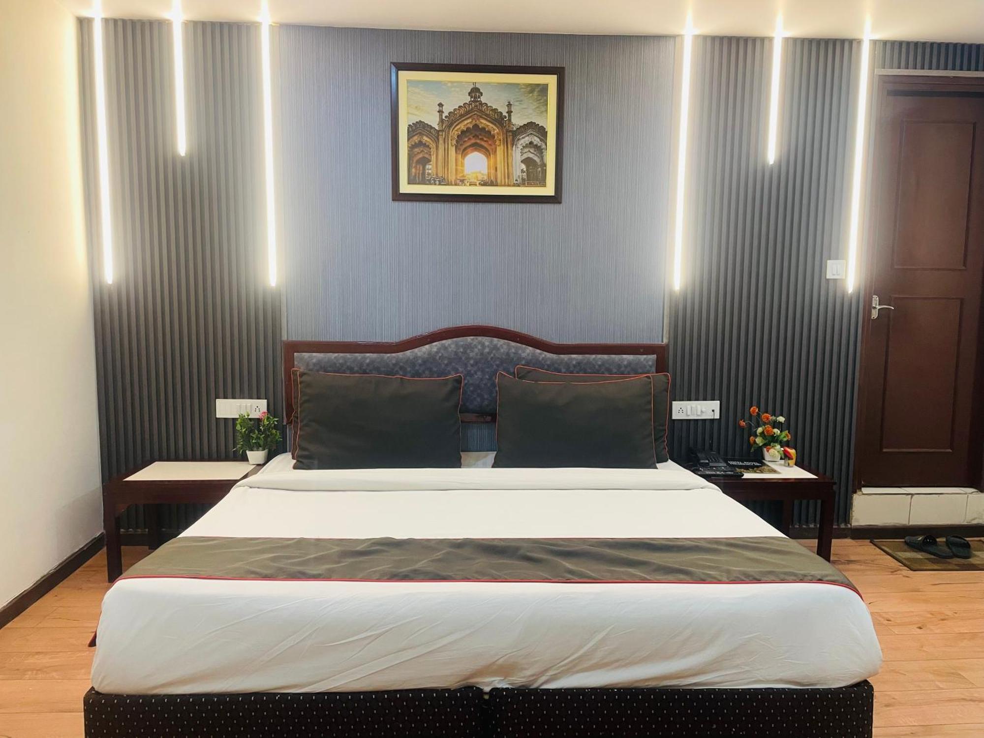 The Royal Presidency Inn Lucknow Exterior foto